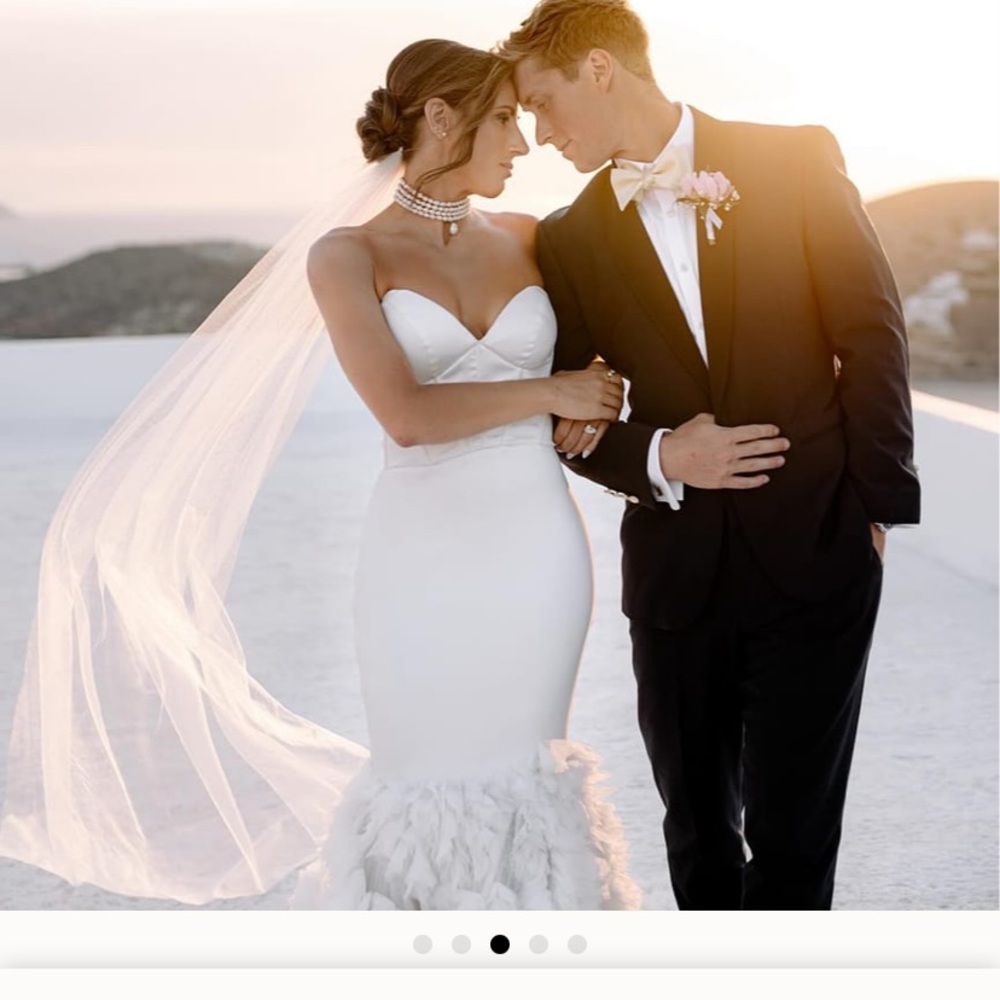 Used Like New: Dareth Colburn 90 in IVORY Wedding Veil